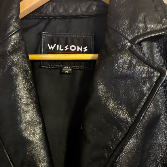 VINTAGE Wilson’s  Black Genuine Leather Jacket w/belt 20” Armpit/Armpit Size M - Picture 3 of 11